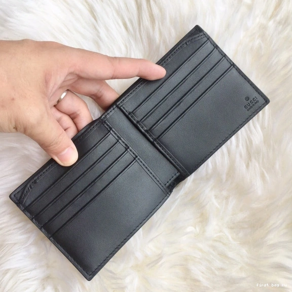 First bag ru GUCCI WALLET 0810